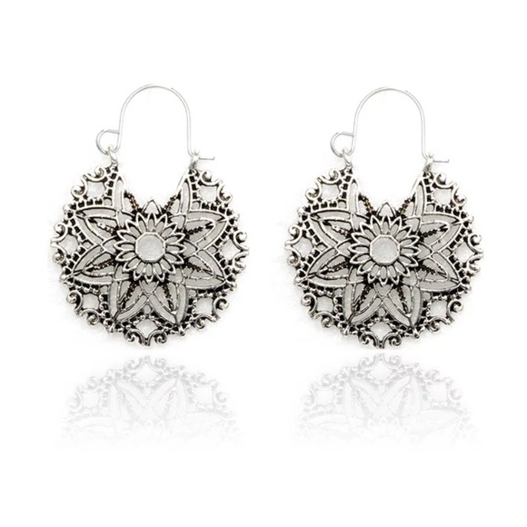 Boho antiqued flower earrings - Picture 8 of 10